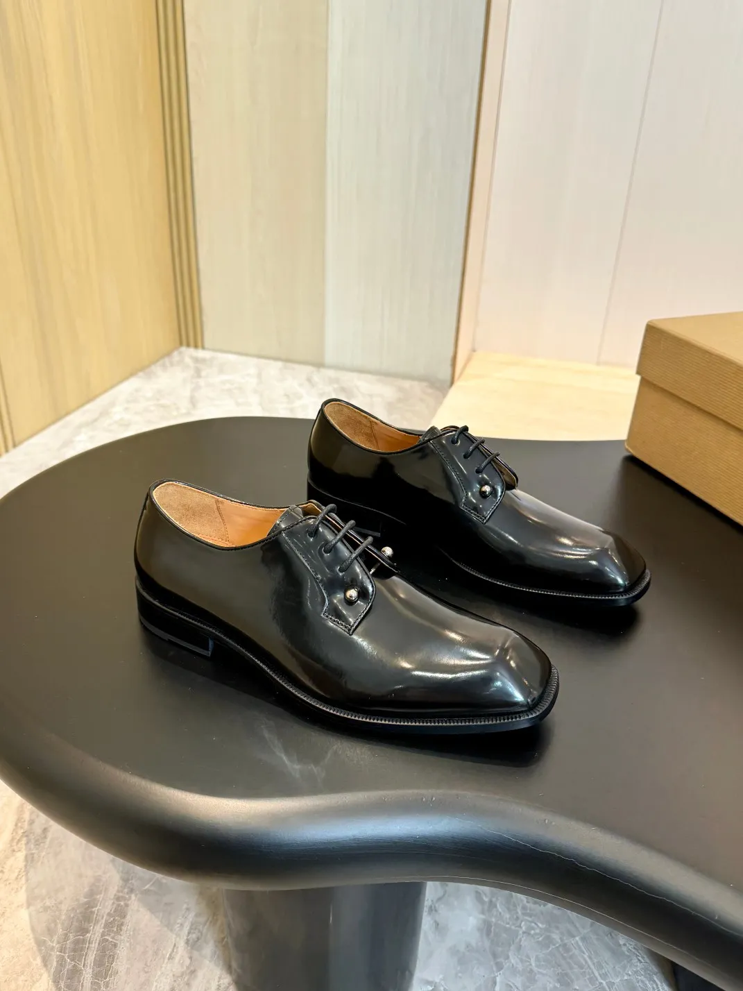 [CL red sole shoes] Top P: 1020💰 Size 39-44 (⚠️38.45.46.47 custom-made, non-returnable and non-exchangeable) 🆑High-end men's business formal leather shoes, original authentic top quality goods ••✅💯 Top original order purchasing agent! Original imported patterned cowhide ➕Imported cowhide lining ➕Cowhide feet ➕Original leather outsole~🉑️Feel free to compare the authentic ones!